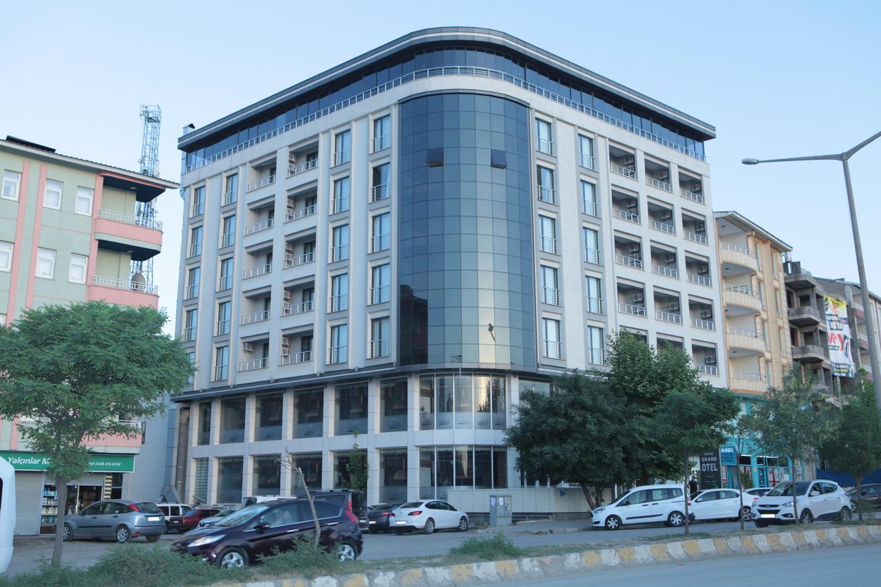 Mus Grand Hotel Esterno foto